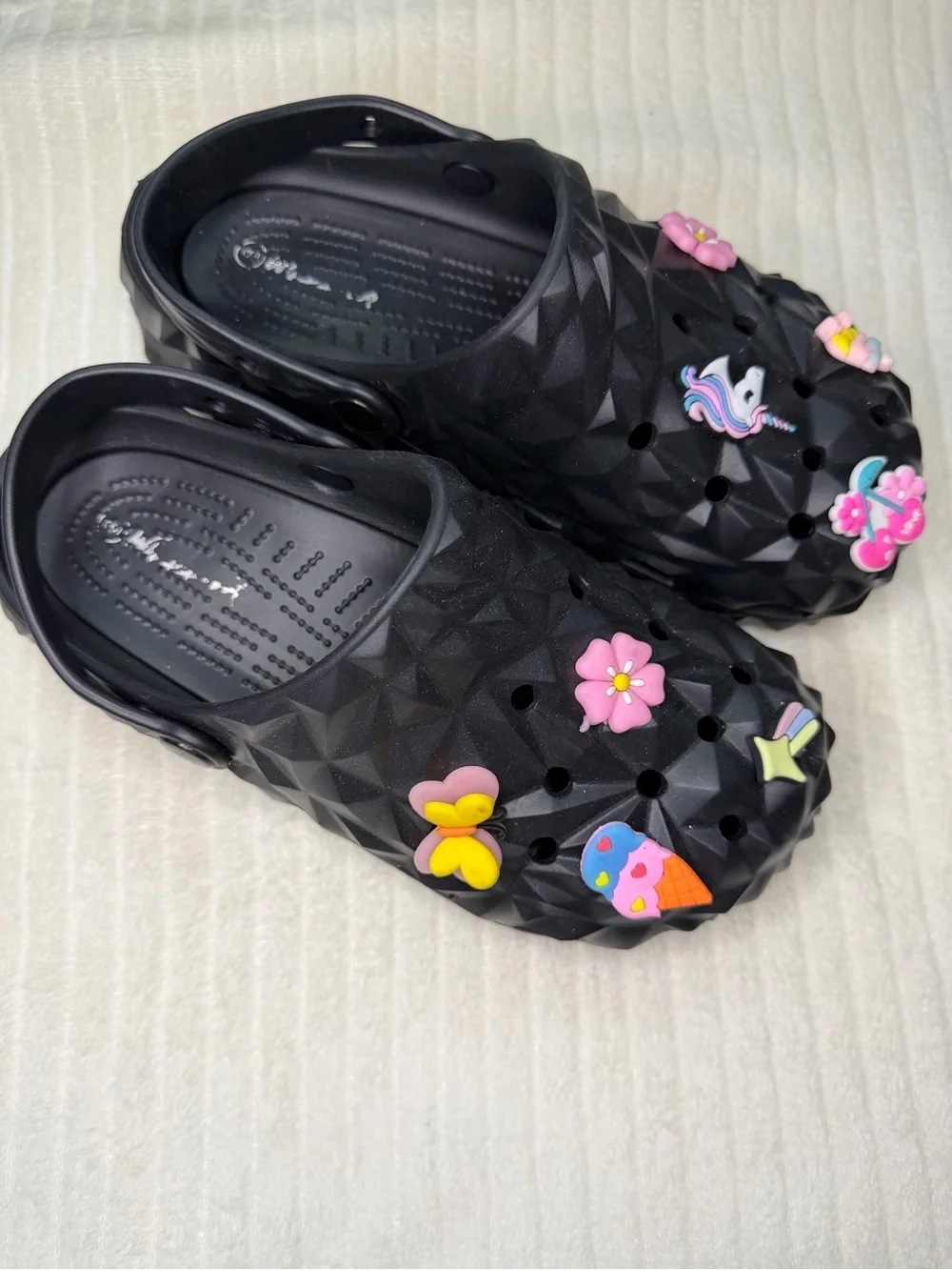 Crocs Black Textured Clog Sandals with Charms - Size 40 / US 9